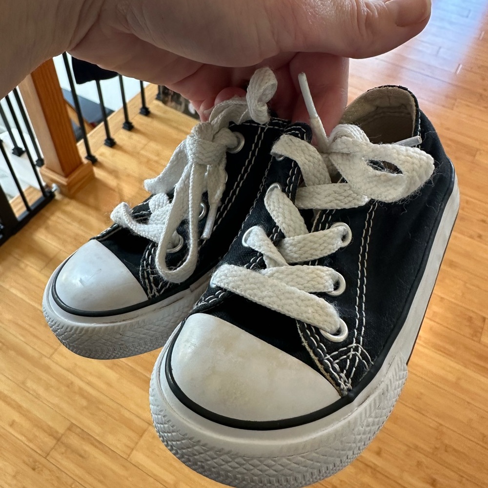 ✨Converse Classic Chucks Low-Top Black Kids Sneakers Toddler Size 6✨